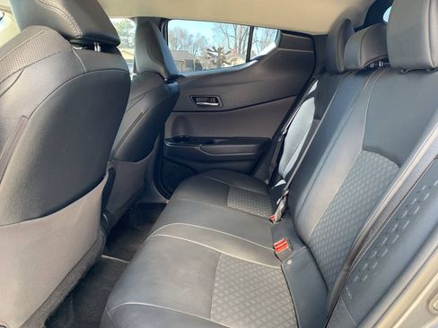 Used 2022 Toyota C-HR Limited FWD image 11