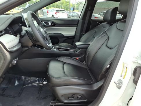 Used 2025 Jeep Compass Limited AWD/4WD image 22