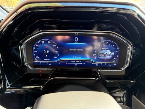 Used 2025 Chevrolet Silverado 1500 ZR2 w/ Technology Package image 8