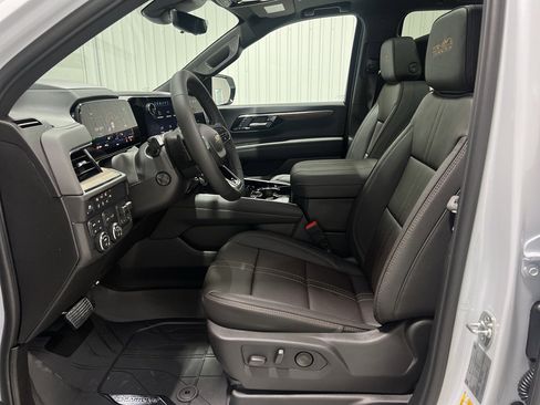 New 2026 Chevrolet Suburban High Country image 18