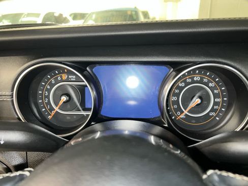 Used 2020 Jeep Gladiator Overland AWD/4WD image 4