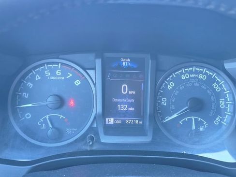 Used 2018 Toyota Tacoma TRD Off-Road w/ Technology Package AWD/4WD image 33