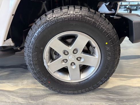 Used 2012 Jeep Wrangler Rubicon w/ PWR Convenience Group AWD/4WD image 25