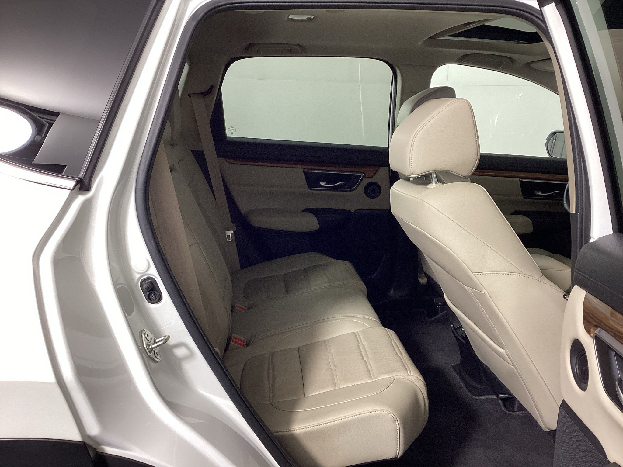 Used 2018 Honda CR-V Touring image 12