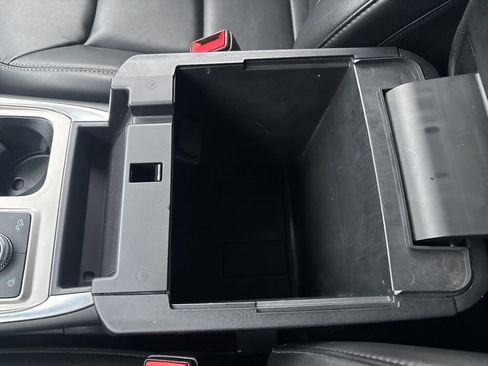 Used 2023 Ford Explorer XLT w/ Equipment Group 202A image 33