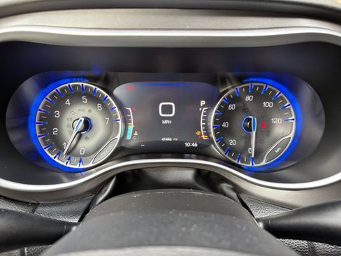 Used 2025 Chrysler Pacifica Select FWD image 38