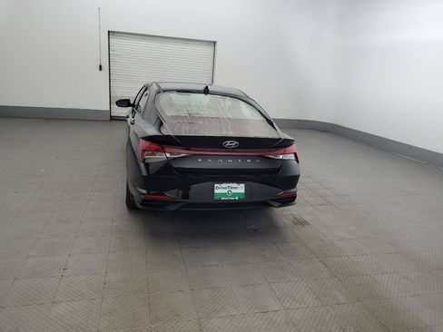 Used 2022 Hyundai Elantra SE w/ Winter Weather Package FWD image 6