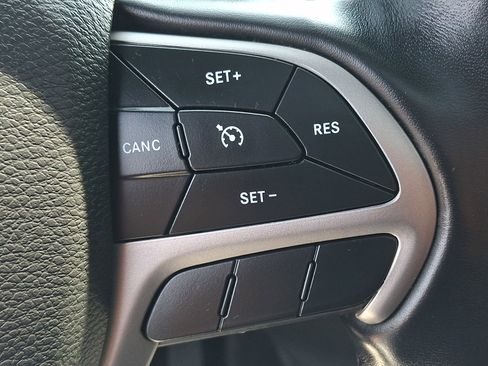 Used 2021 Jeep Grand Cherokee Laredo X AWD/4WD image 24