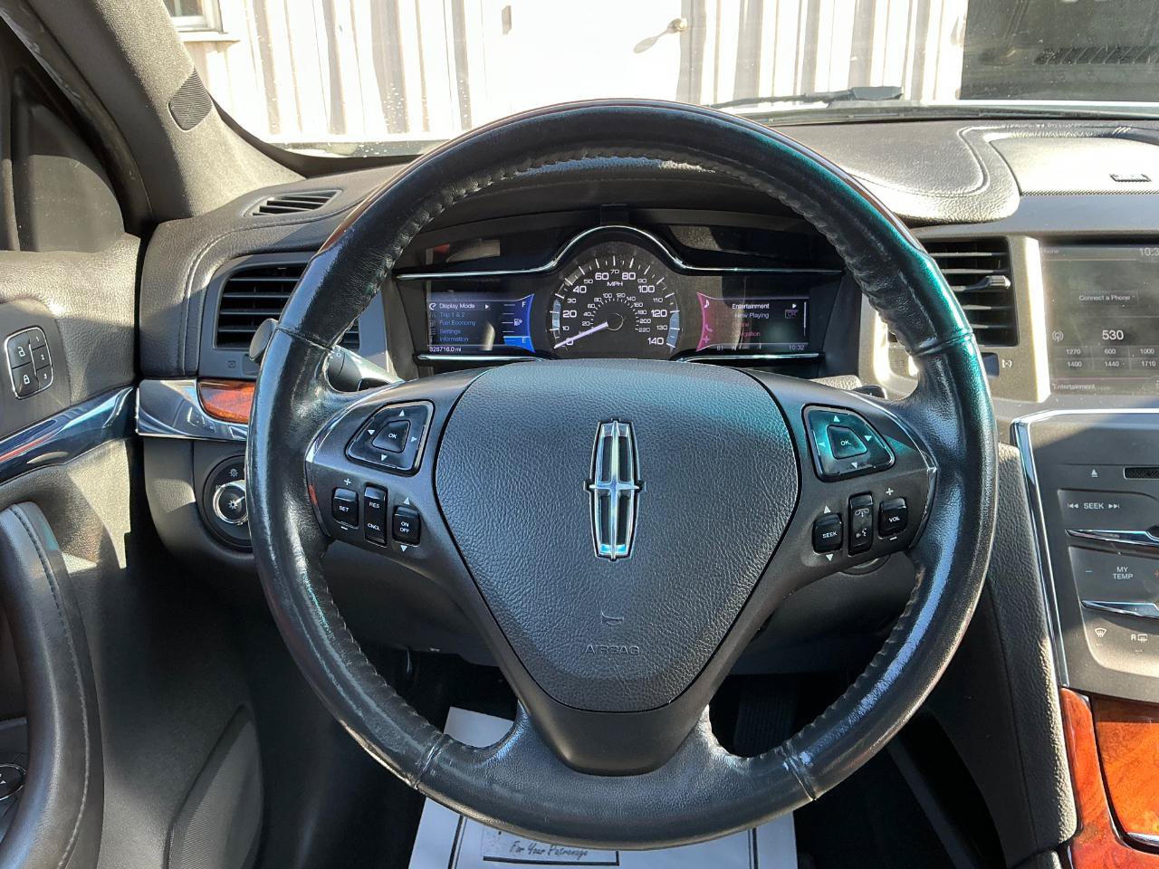 Used 2013 Lincoln MKS AWD image 21
