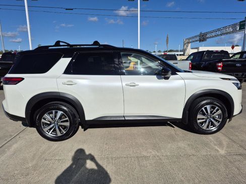 Used 2024 Nissan Pathfinder SL image 10