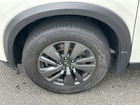 Certified 2024 Nissan Pathfinder SV w/ SV Premium Package AWD/4WD image 10