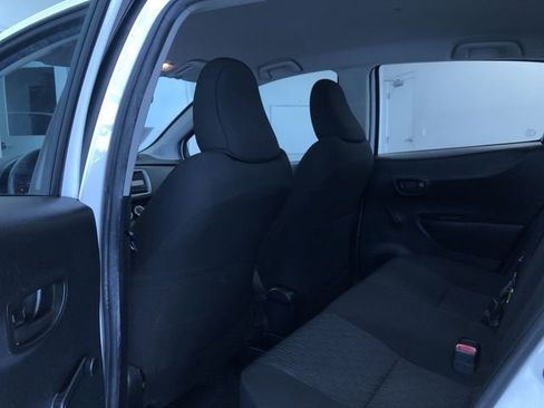 Used 2014 Toyota Yaris L image 18