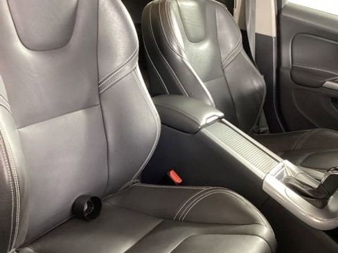 Used 2018 Volvo V60 T5 Dynamic image 21