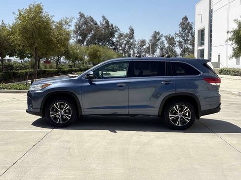 Used 2018 Toyota Highlander LE FWD image 6