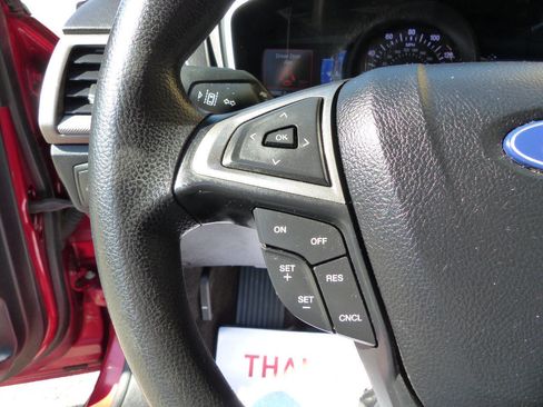 Used 2020 Ford Fusion SE FWD image 26