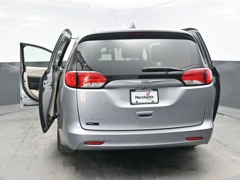 Used 2020 Chrysler Voyager L FWD image 43