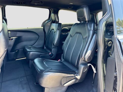 Used 2025 Chrysler Pacifica Select FWD image 23