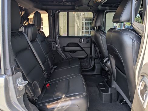 Used 2020 Jeep Wrangler Unlimited Sahara AWD/4WD image 32