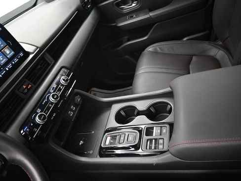 Used 2025 Honda Pilot Black Edition image 14