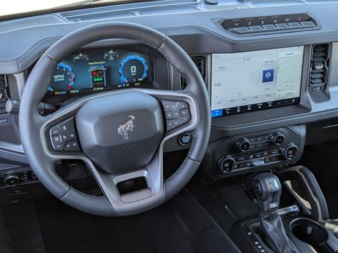 New 2025 Ford Bronco Badlands image 11