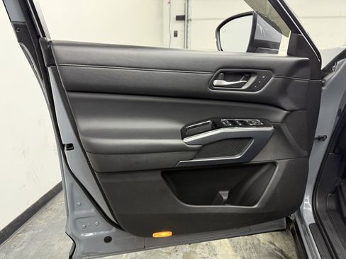 Used 2022 Nissan Pathfinder SL image 8