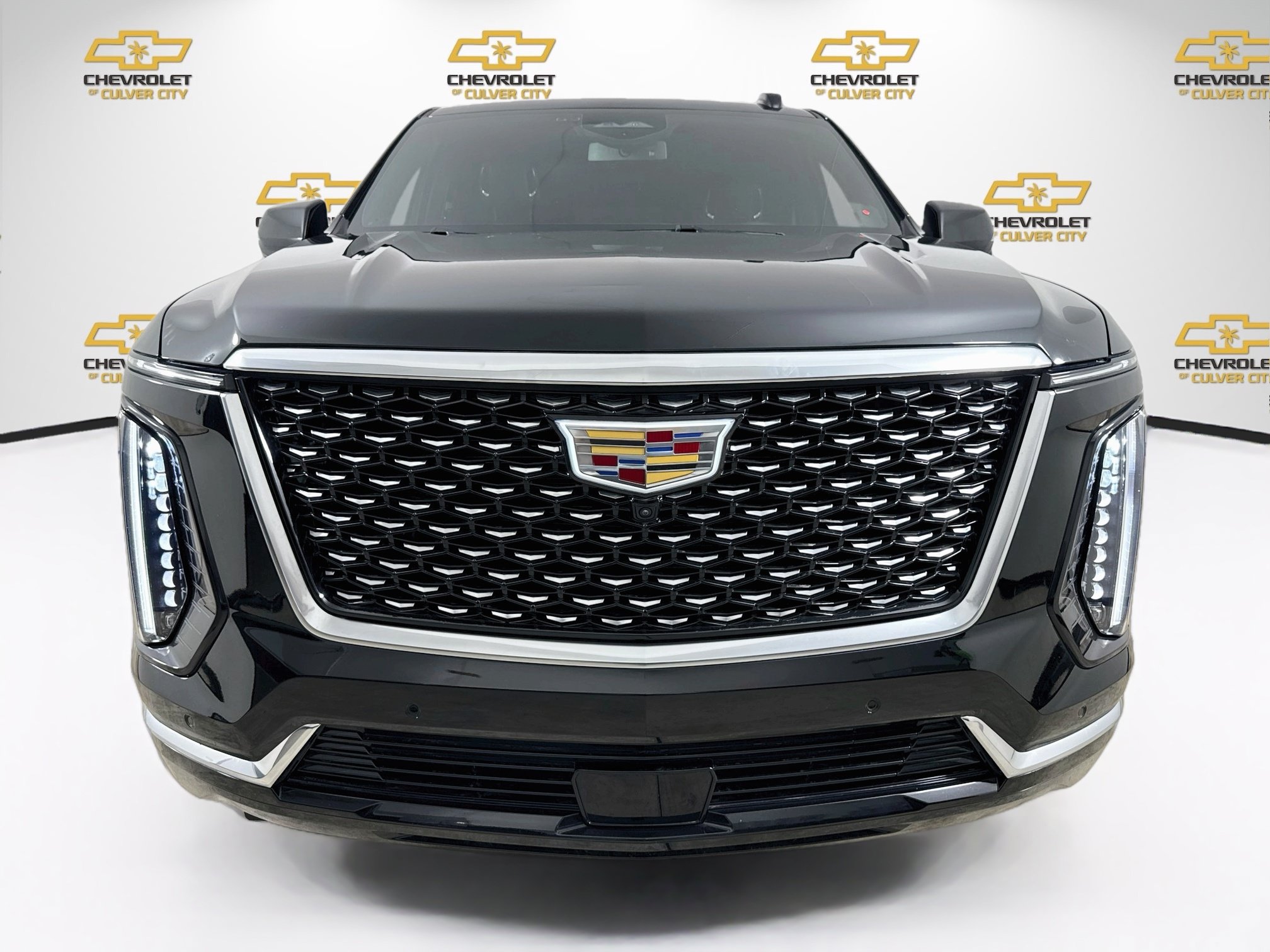 Used 2025 Cadillac Escalade ESV Luxury RWD image 2