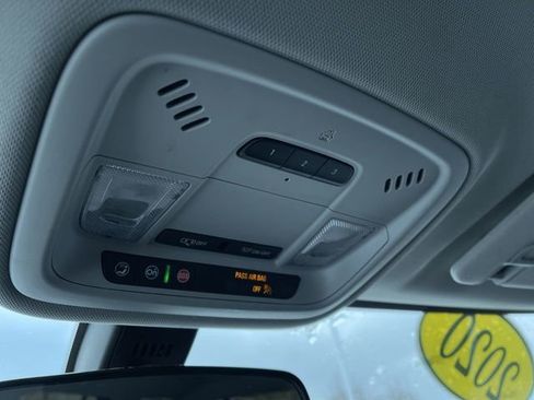 Used 2020 Chevrolet Traverse LT image 33