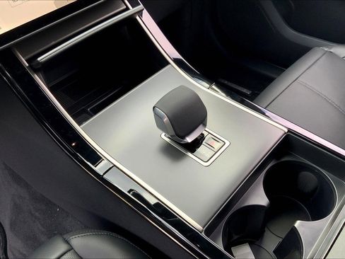 New 2026 Land Rover Range Rover Velar S image 8