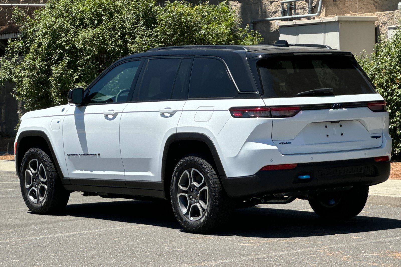 New 2023 Jeep Grand Cherokee Trailhawk w/ Advanced Protech Group II AWD/4WD image 5