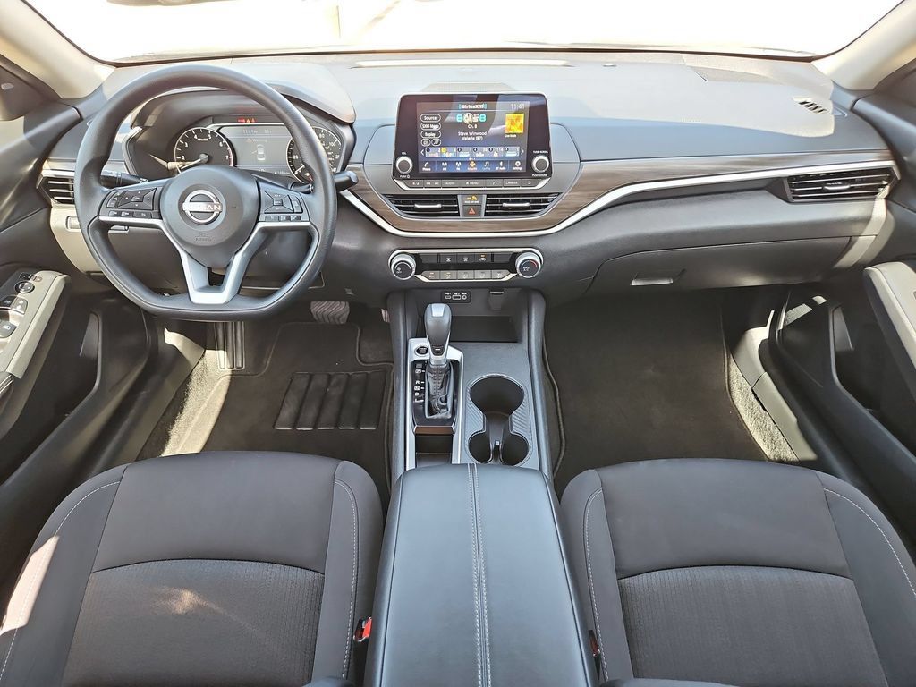 Used 2025 Nissan Altima 2.5 SV FWD image 26