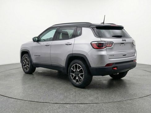 Used 2025 Jeep Compass Trailhawk AWD/4WD image 6
