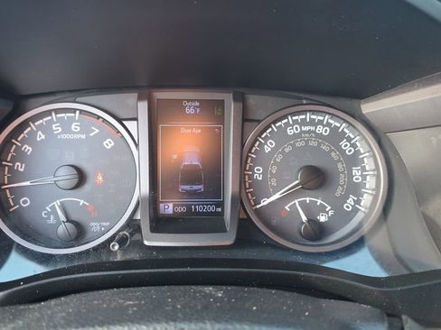Used 2019 Toyota Tacoma TRD Off-Road w/ Technology Package AWD/4WD image 23