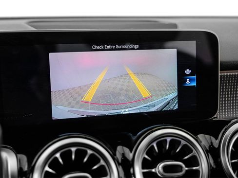 Used 2020 Mercedes-Benz GLB 250 w/ Premium Package image 21