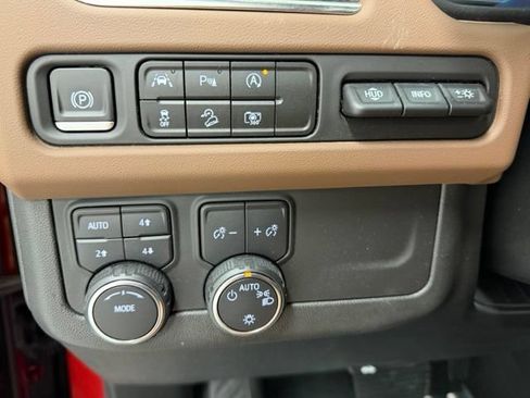 Certified 2024 Chevrolet Suburban High Country w/ Premium Package 2 AWD/4WD image 17