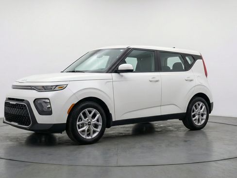 Used 2025 Kia Soul LX w/ LX Technology Package FWD image 3