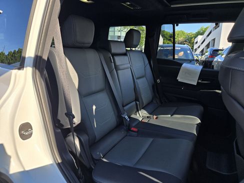 Used 2025 Lexus GX 550 w/ Accessory Package (2T) AWD/4WD image 32