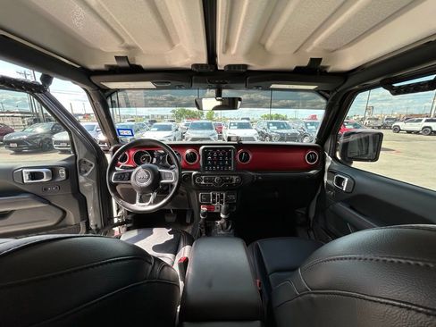Used 2022 Jeep Gladiator Rubicon w/ Trailer Tow Package AWD/4WD image 11
