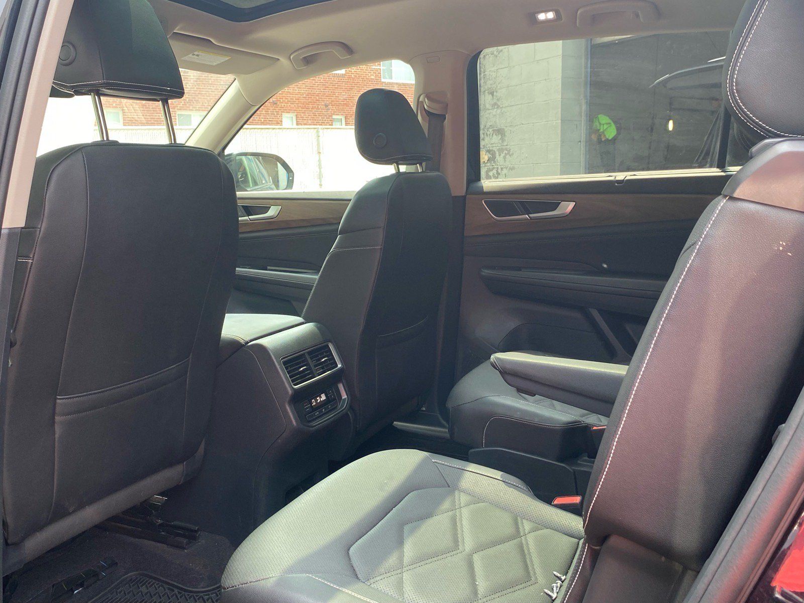 Certified 2025 Volkswagen Atlas SE w/ Panoramic Sunroof Package AWD/4WD image 14