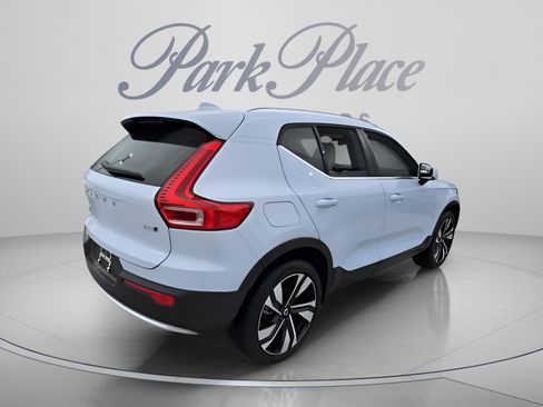 Used 2025 Volvo XC40 B5 Ultra AWD/4WD image 6