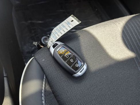 Certified 2025 Hyundai Venue Limited image 19