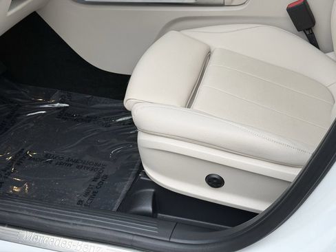 Certified 2025 Mercedes-Benz GLB 250 4MATIC image 16