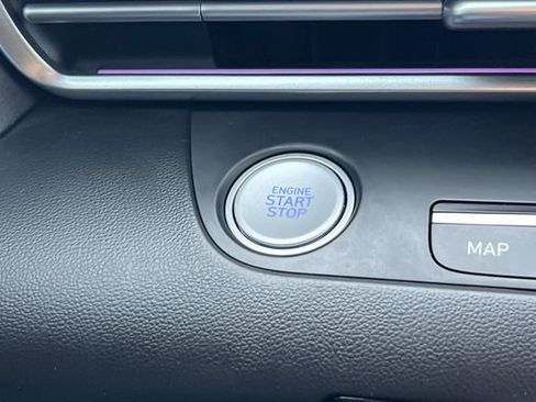 Used 2024 Hyundai Elantra SEL image 24