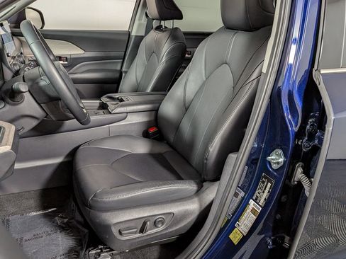 Used 2024 Toyota Grand Highlander Limited image 17