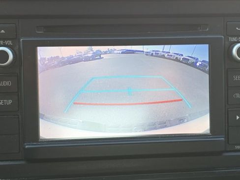 Used 2017 Toyota Tacoma SR image 3