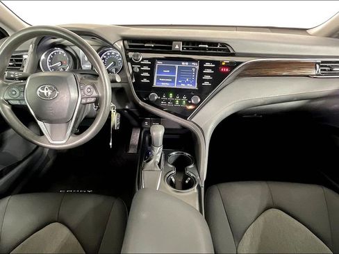 Used 2019 Toyota Camry LE image 21