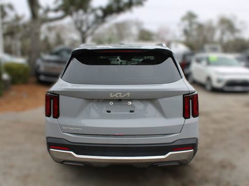 Certified 2025 Kia Sorento S w/ Panoramic Sunroof Package image 8