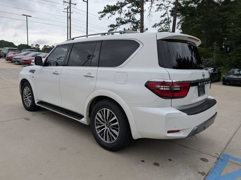 Used 2021 Nissan Armada SV w/ SV Appearance Package RWD image 5