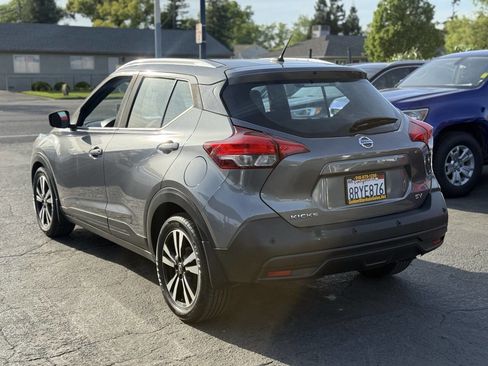 Used 2020 Nissan Kicks SV image 5