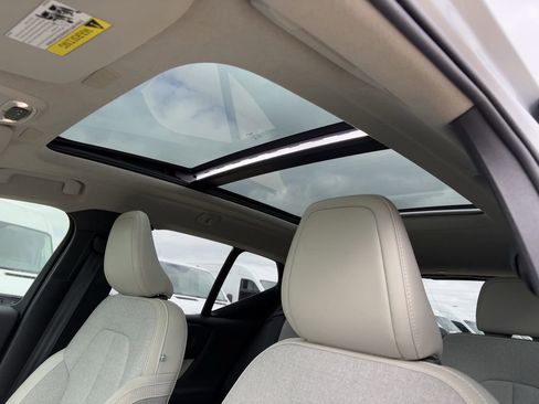 Used 2020 Volvo XC40 T5 Momentum w/ Protection Package Premier image 26