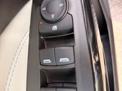 Used 2025 Chevrolet Trax LT FWD image 27